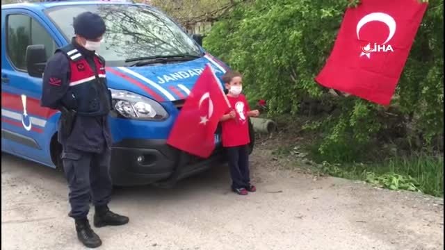 Ankara İl Jandarma Komutanlığı ekipleri çocukları unutmadı