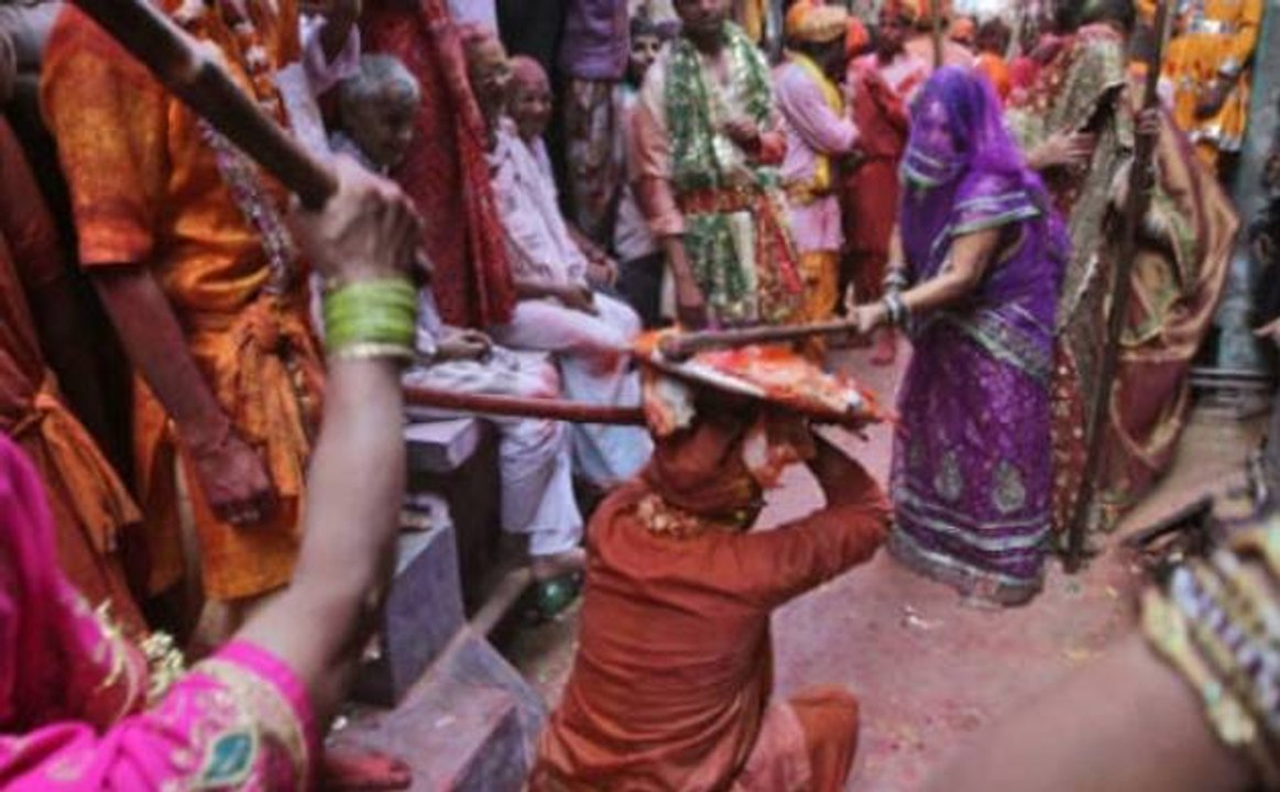 बरसाना और नंदगाव में लठ्ठमार होली शुरू