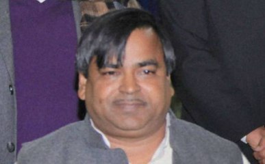 रेप आरोपी मंत्री गायत्री प्रसाद प्रजापति के घर पर छापा