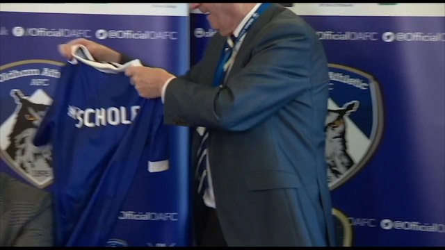 Scholes presented as Oldham boss