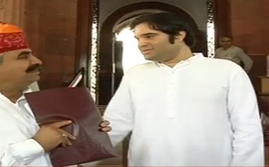 हमें म्यांमारी रोहिंग्या शरणार्थियों को शरण  देनी चाहिए : वरुण