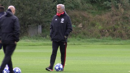 Paul Pogba snubs Jose at Utd training