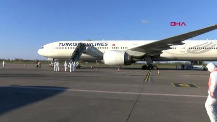 Samsun Almanya'dan getirilen 196 kişiyi taşıyan uçak Samsun Çarşamba Havalimanı'nda