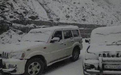 जम्मू-कश्मीर के पीर पंजाल श्रृंखला में सुबह से भारी बर्फबारी