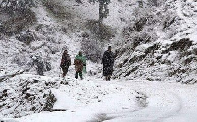 बर्फ की सफ़ेद चादर से ढका जम्मू-कश्मीर