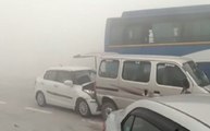 कोहरे में यमुना एक्सप्रेस पर दर्जनों गाड़ियां आपस में टकराई