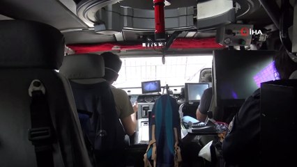 Cizre'de polisler cadde ve sokaklarda 'evde kal' uyarılarını sürdürüyor