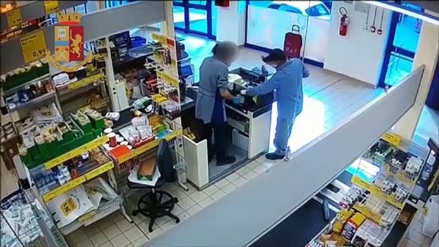 Torino - Rapina supermercato e farmacia con maschera e macete: arrestato (23.04.20)