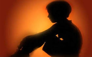 UP: चोरी के शक में पुलिस ने मासूम बच्चों पर भांजी लाठियां