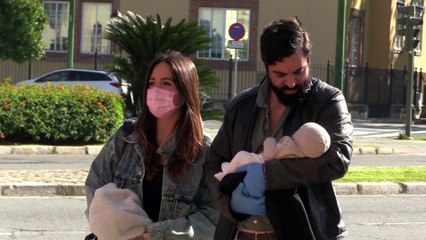 Rocío Osorno presenta a su hijo tras recibir el alta