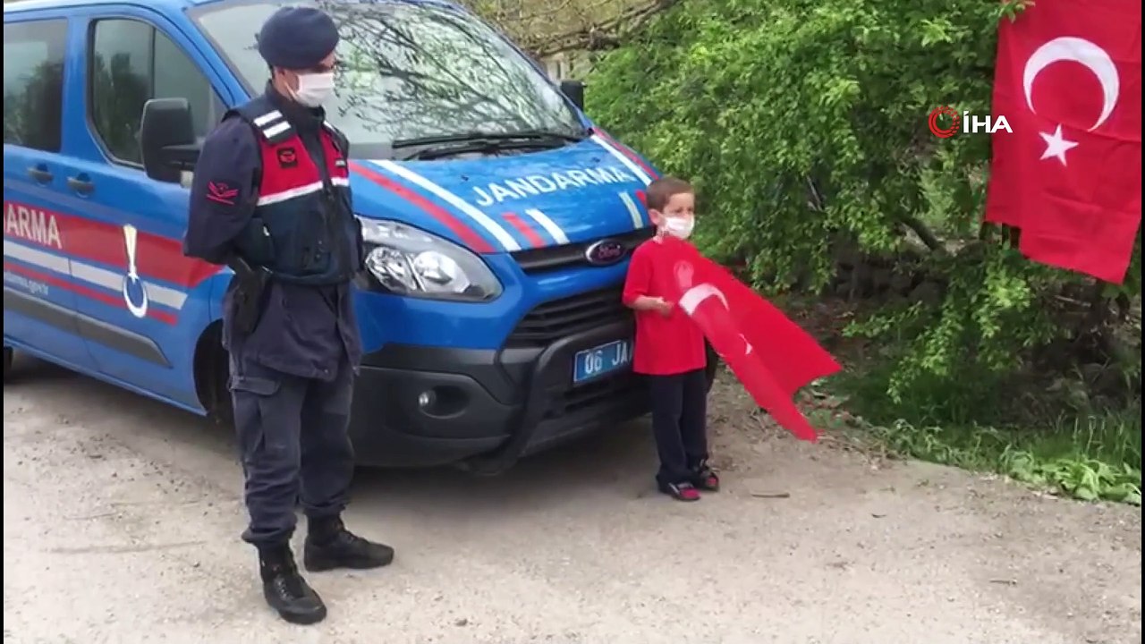 Ankara İl Jandarma Komutanlığı ekipleri çocukları unutmadı