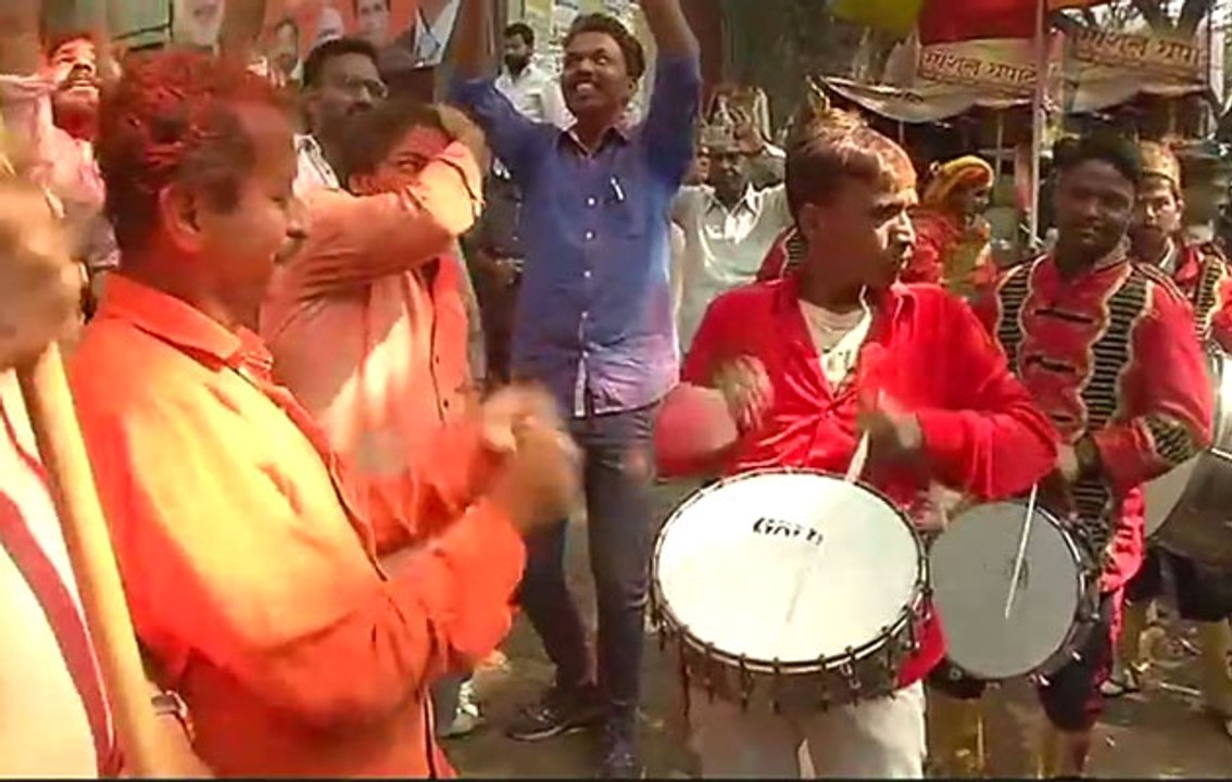 गुजरात-हिमाचल प्रदेश में BJP की बढ़त, मुंबई में मना जश्न