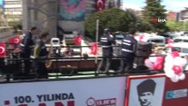 Kadıköy’de otobüslü bando takımı ile 23 Nisan kutlaması