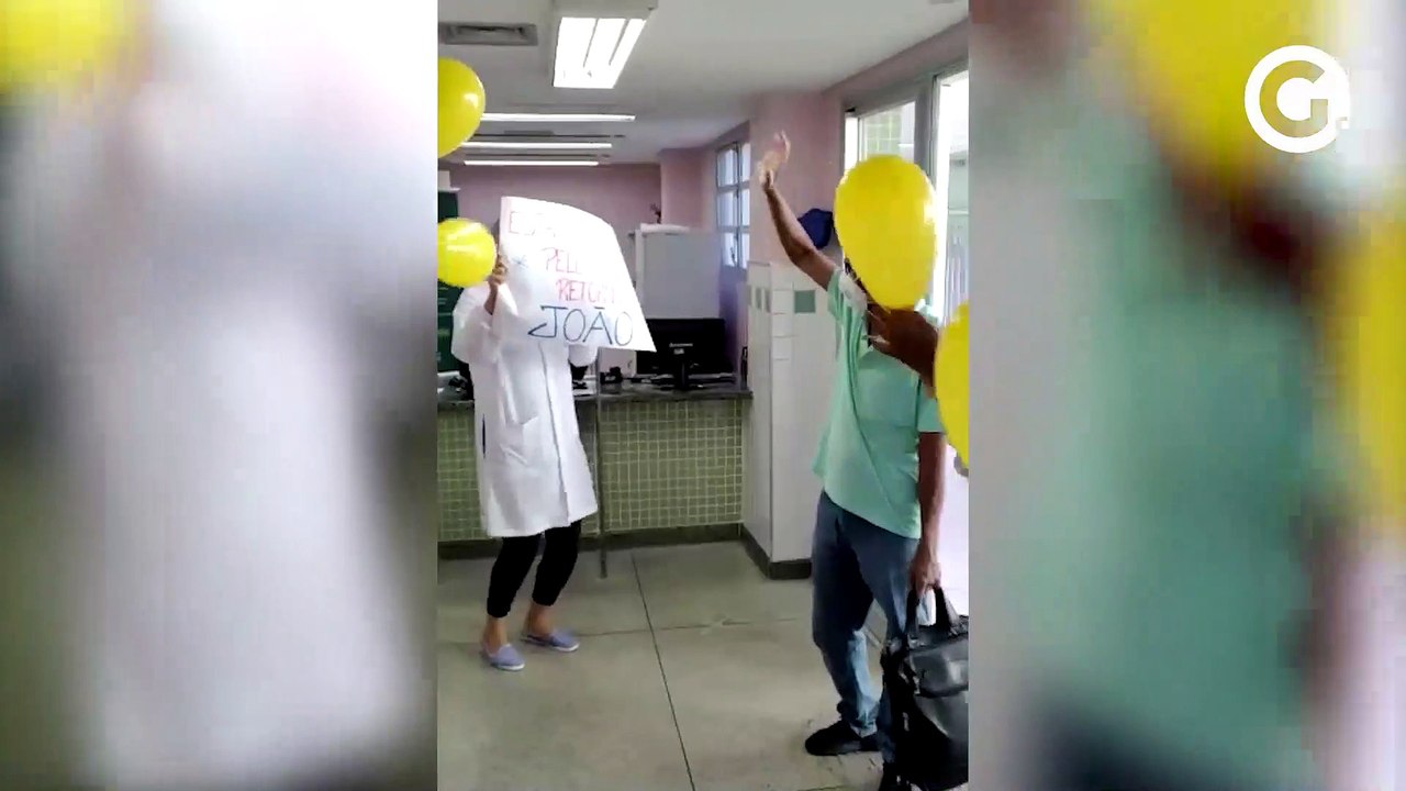Auxiliar de enfermagem é recebido com festa na...