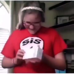 Elle déballe son nouvel iPhone et paf...