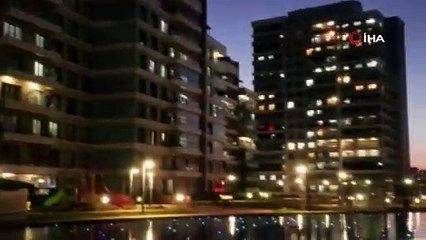 İstanbullular balkonlara ve pencerelere çıkarak 23 Nisan’ı kutladı