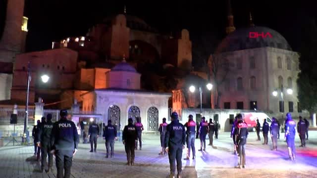 FATİH AYASOFYA POLİSLER İSTİKLAL MARŞI OKUDU