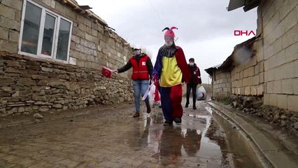 VAN Türk Kızılay'ı gönüllülerinden çocuklara 23 Nisan sürprizi