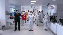 Covid yoğun bakım çalışanları Türkiye genelinde okunan İstiklal Marşı'na hastaneden katıldı