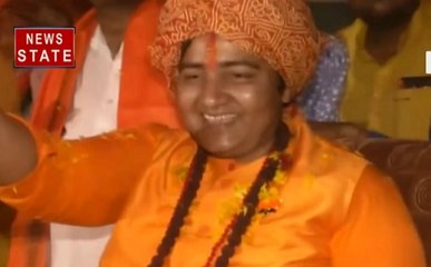 दिग्विजय से प्रज्ञा की टक्कर, साध्वी के रोड शो में मुस्लिमों ने की फूलों की बारिश