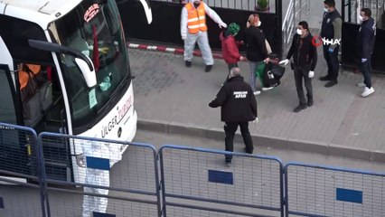 Azerbaycan'dan tahliye edilen 184 kişi Zonguldak'a getirildi