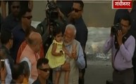 Lok Sabha Election 3rd Phase : मां से मुलाकात के बाद वोट डालने पहुंचे PM नरेंद्र मोदी