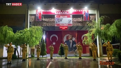 Mehmetçik görev yerlerinde İstiklal Marşı okudu