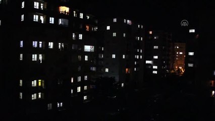 Vatandaşlar "23 Nisan"ı evlerinden İstiklal Marşı okuyarak kutladı