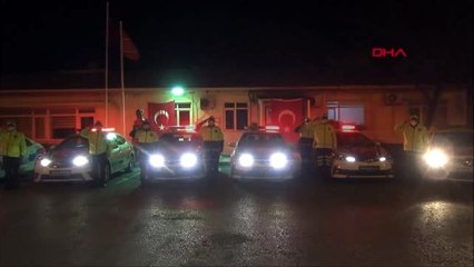 SİLİVRİ'DE POLİSLER VE İTFAİYECİLER İSTİKLAL MARŞI OKUDU