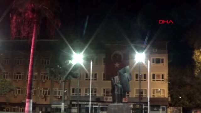 GAZİANTEP İslahiyeliler İstiklal Marşı'na balkonlardan eşlik etti