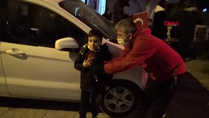 İSTANBUL-AVCILAR'DA SOKAKTA MEŞALELİ 23 NİSAN KUTLAMASI