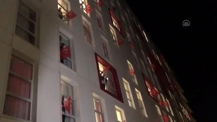 Karantina'da kalan vatandaşlar İstiklal Marşı'nı okudu