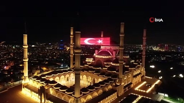 Çamlıca Camii'de korona virüsü nedeniyle ilk teravih namazı kılınmadı