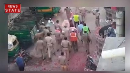 आगरा में पुलिस पर लोगों ने बरसाए फूल, पहनाई मालाएं