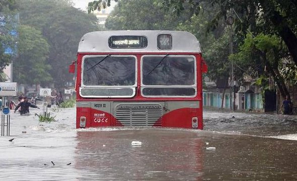 नेशन रिपोर्टर: महाराष्ट्र में भारी बारिश से सड़क, रेल यातायात प्रभावित