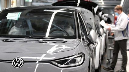 Volkswagen, Almanya'da bulunan en büyük fabrikasında üretime yeniden başladı