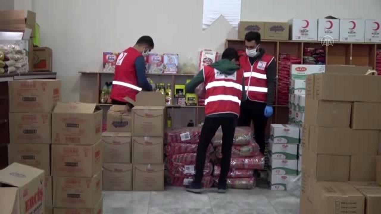 Türk Kızılayın kazanları ihtiyaç sahipleri için kaynıyor