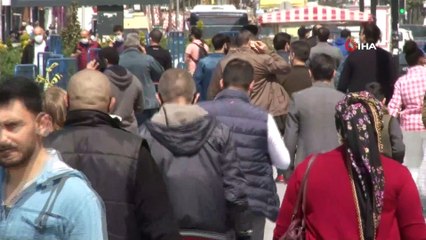 Esenyurt'ta kısıtlamanın ardından vatandaşlar sokakları doldurdu
