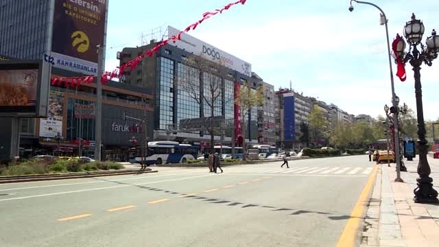 Başkentte kısıtlamanın ardından cadde ve sokaklarda hareketlilik yaşandı