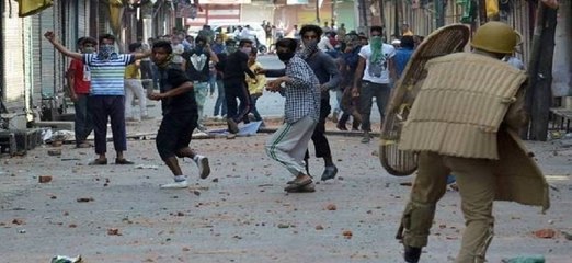 सबसे बड़ा मुद्दा: आखिर कौन है पत्थरबाजों के पीछे?