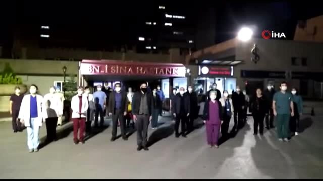 İbni Sina Hastanesi sağlık personellerinden İstiklal Marşı