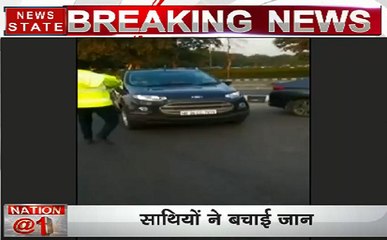 Video: गाड़ी रोकने पर ट्रैफिक पुलिस को मिली ऐसी सज़ा देखिए वीडियो
