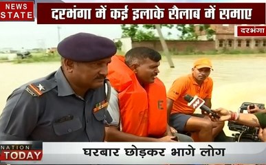 बिहार:बाढ़ से बेहाल लोग हुए दाने दाने को मोहताज,NDRF ने संभाला लोगों की मदद का मोर्चा, देखें वीडियो