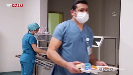 Sağlık çalışanları ilk sahurunu görev başında yaptı