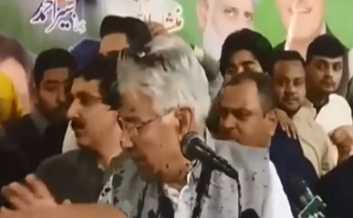 विदेश मंत्री ख्वाजा आसिफ के चेहरे पर स्याही फेंकी