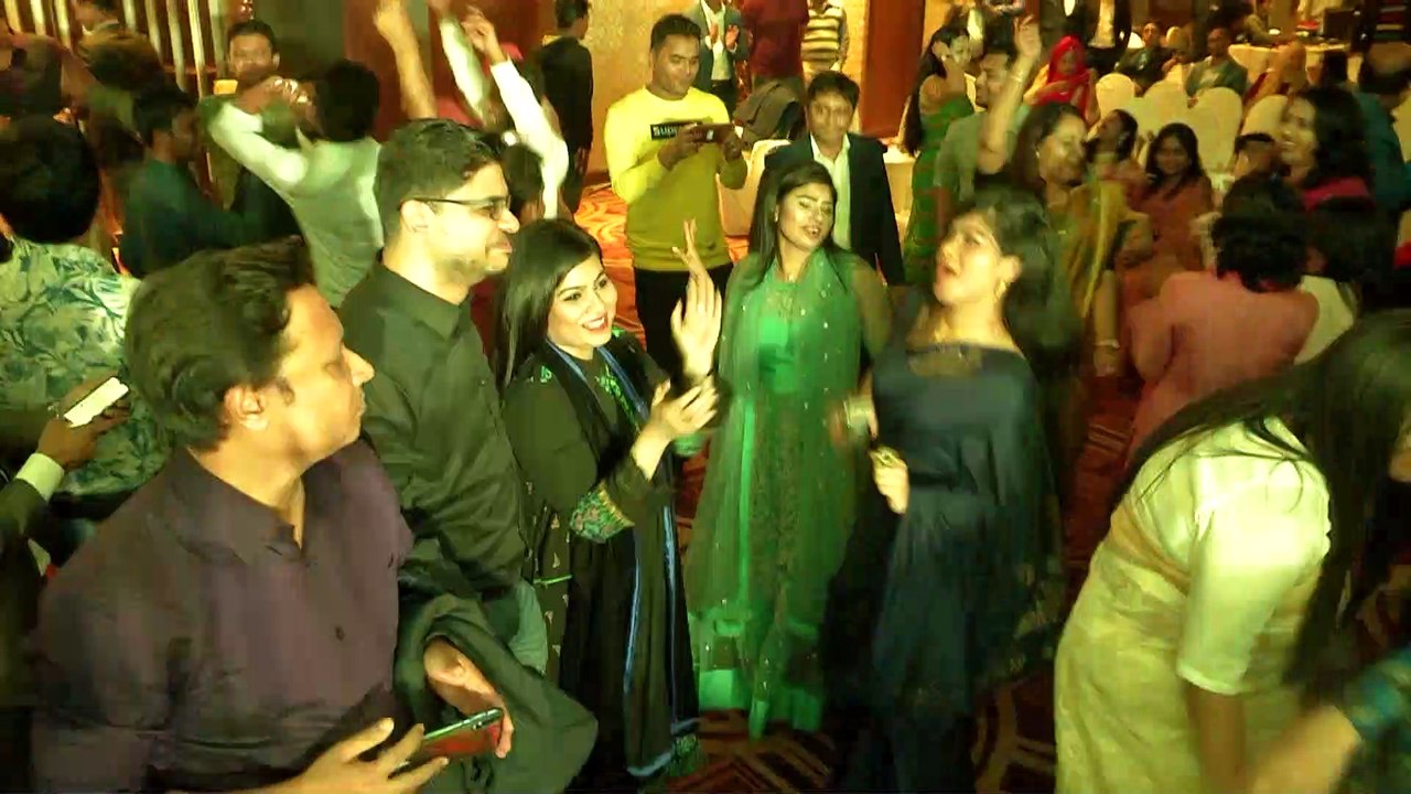 "Tomar lagi Pankha hoilo mon" Bangla best Band or Dancing Music Video