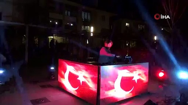 23 Nisan coşkusunu DJ ile birlikte yaşadılar