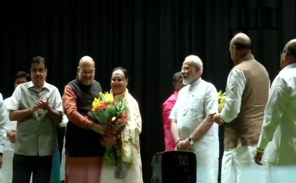 BJP संसदीय दल की बैठक में पीएम नरेंद्र मोदी और अमित शाह ने कार्यकारी अध्यक्ष जेपी नड्डा का किया स्वागत