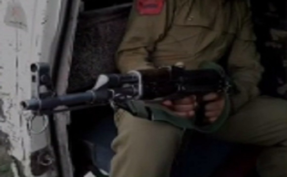 जम्मू-कश्मीर में सैनिकों ने आतंकी अयूब ललहारी को मार गिराया