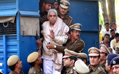 रामपाल को कोर्ट ने दो मामलों में किया बरी, रहेंगे जेल में